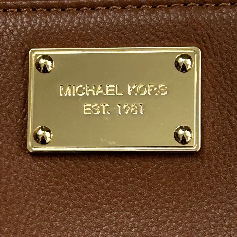 New Michael Kors Jet Set Zip Around Wallet Brown Pebble Leather Gold Logo NWT